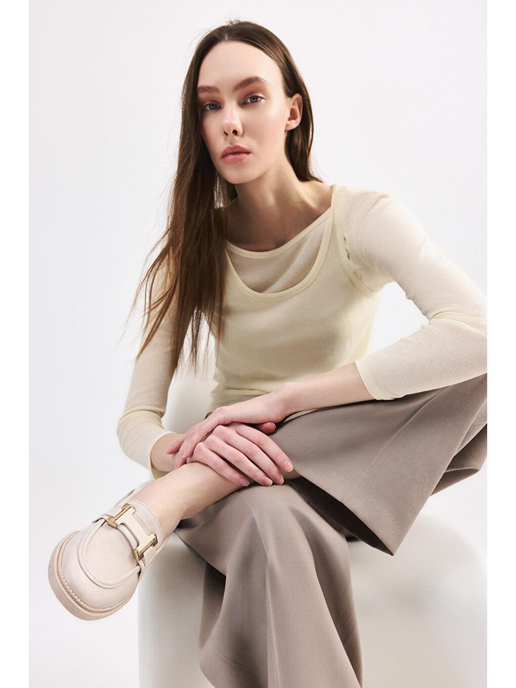 Kadın Rugan Bej Tokalı Klasik Loafer-8