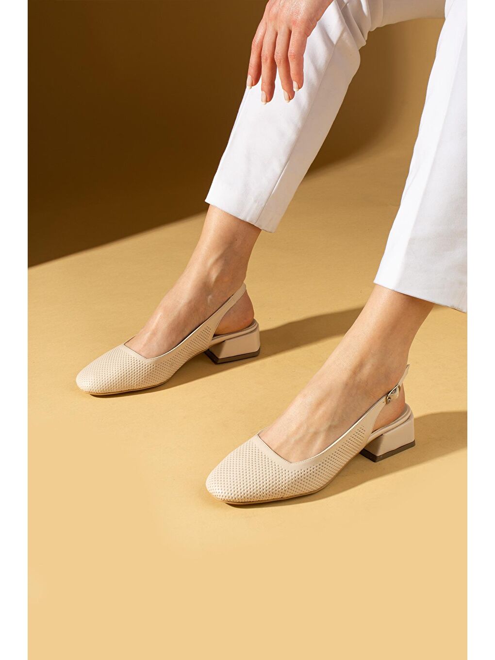 Bej Lazer Kesim Rahat Taban Tokalı Kısa Topuklu Kadın Babet 001-280-24