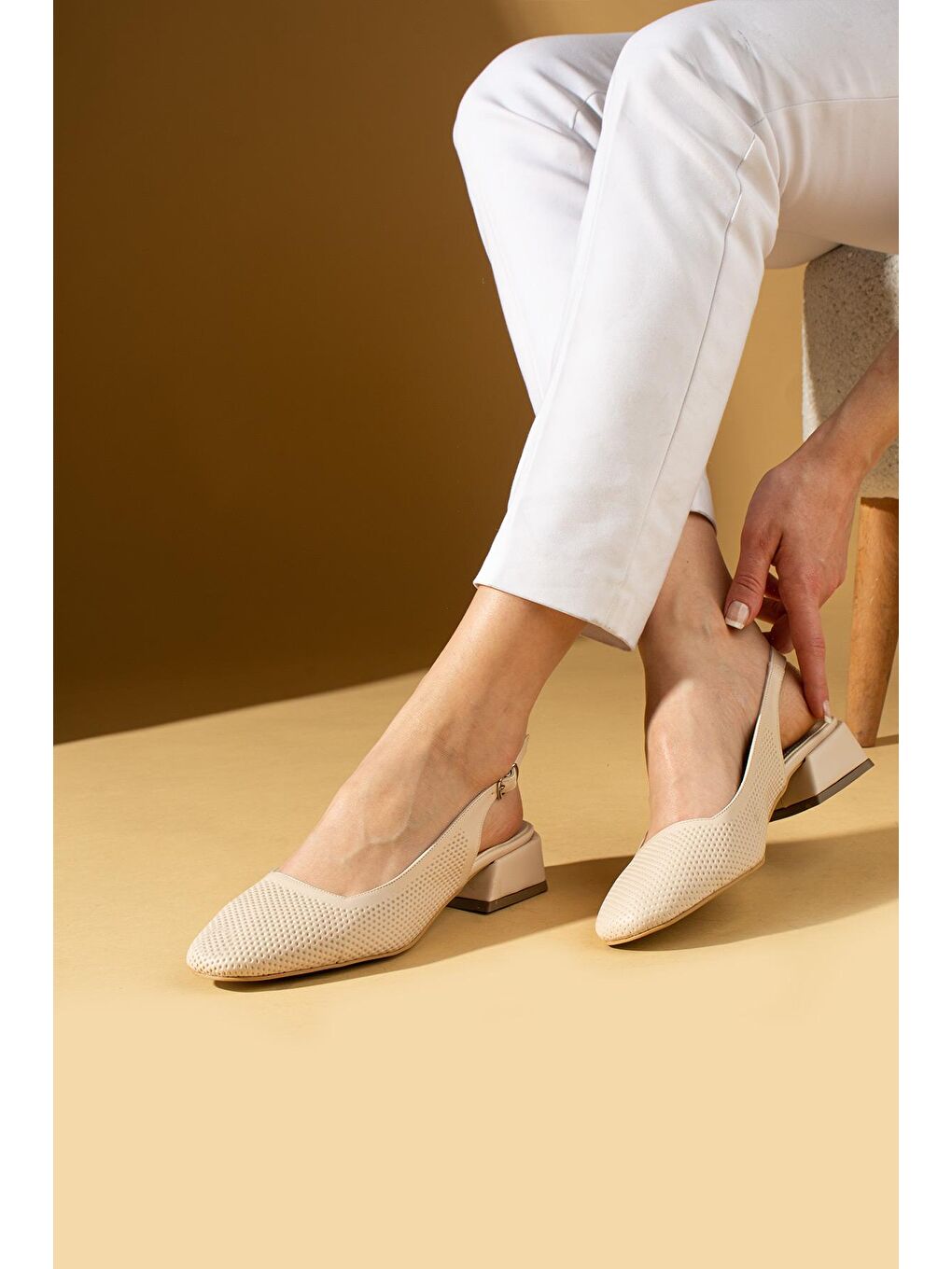 Bej Lazer Kesim Rahat Taban Tokalı Kısa Topuklu Kadın Babet 001-280-24-1