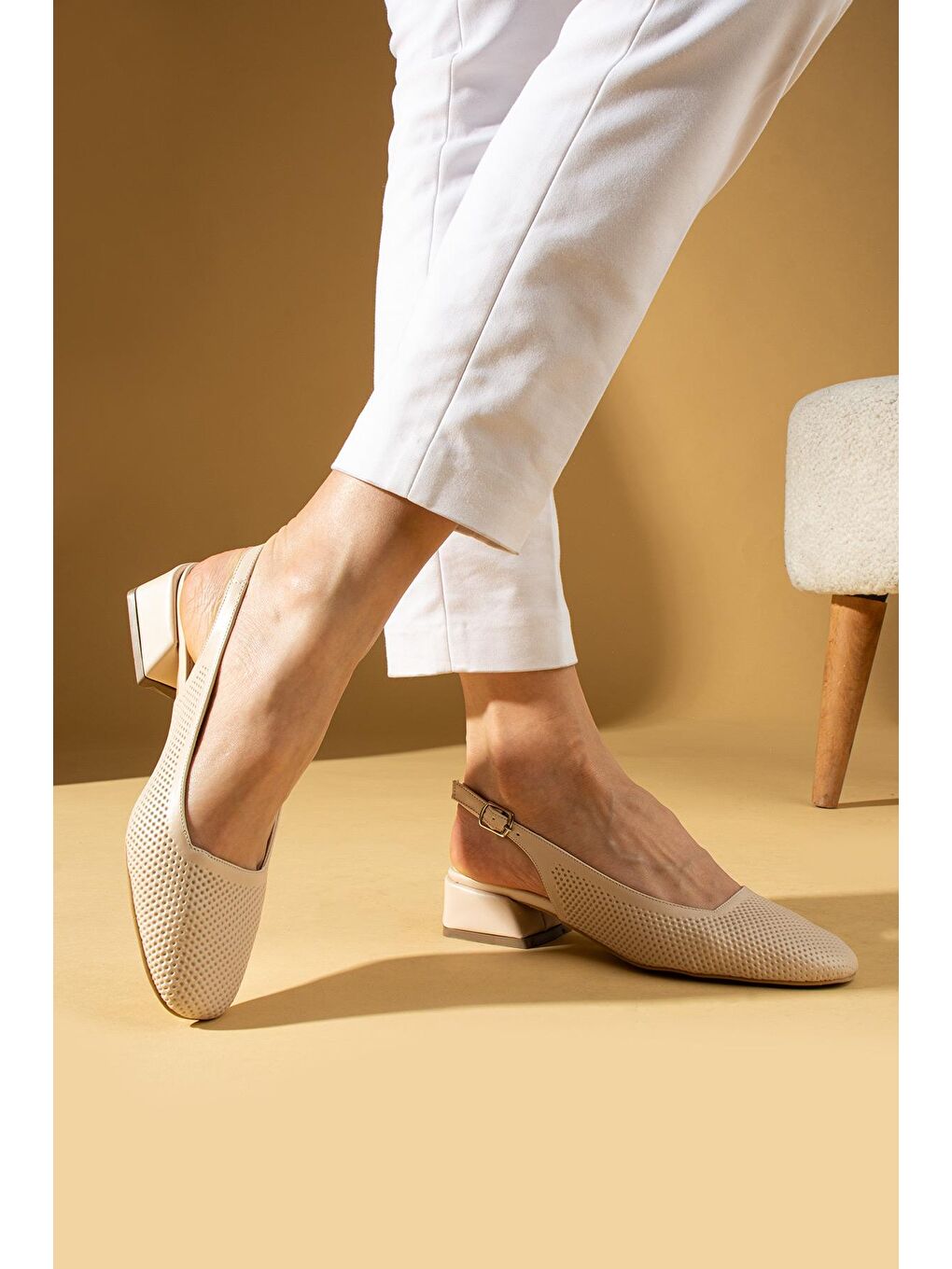 Bej Lazer Kesim Rahat Taban Tokalı Kısa Topuklu Kadın Babet 001-280-24-2