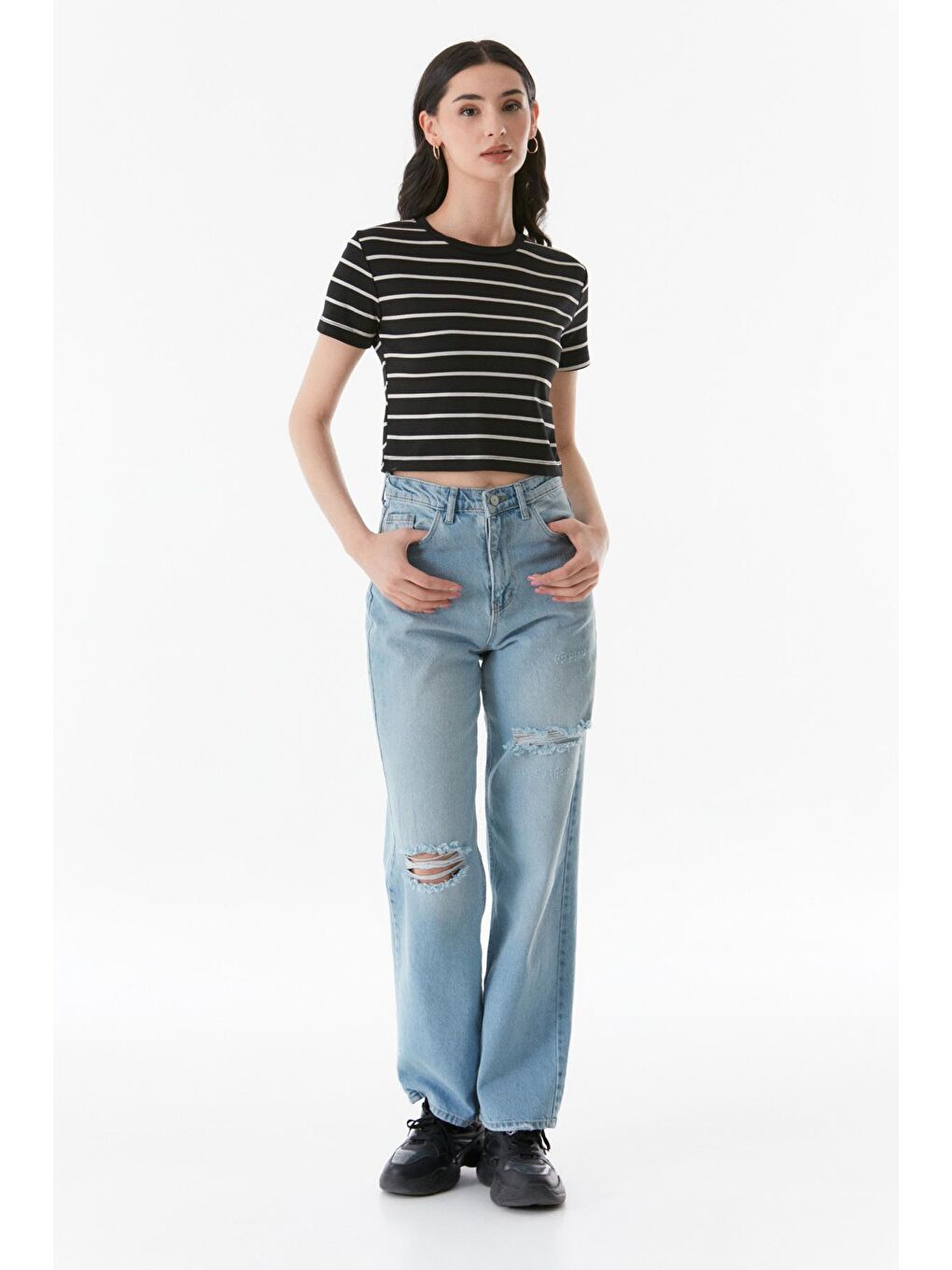 Siyah Çizgili Bisiklet Yaka Tişört-2