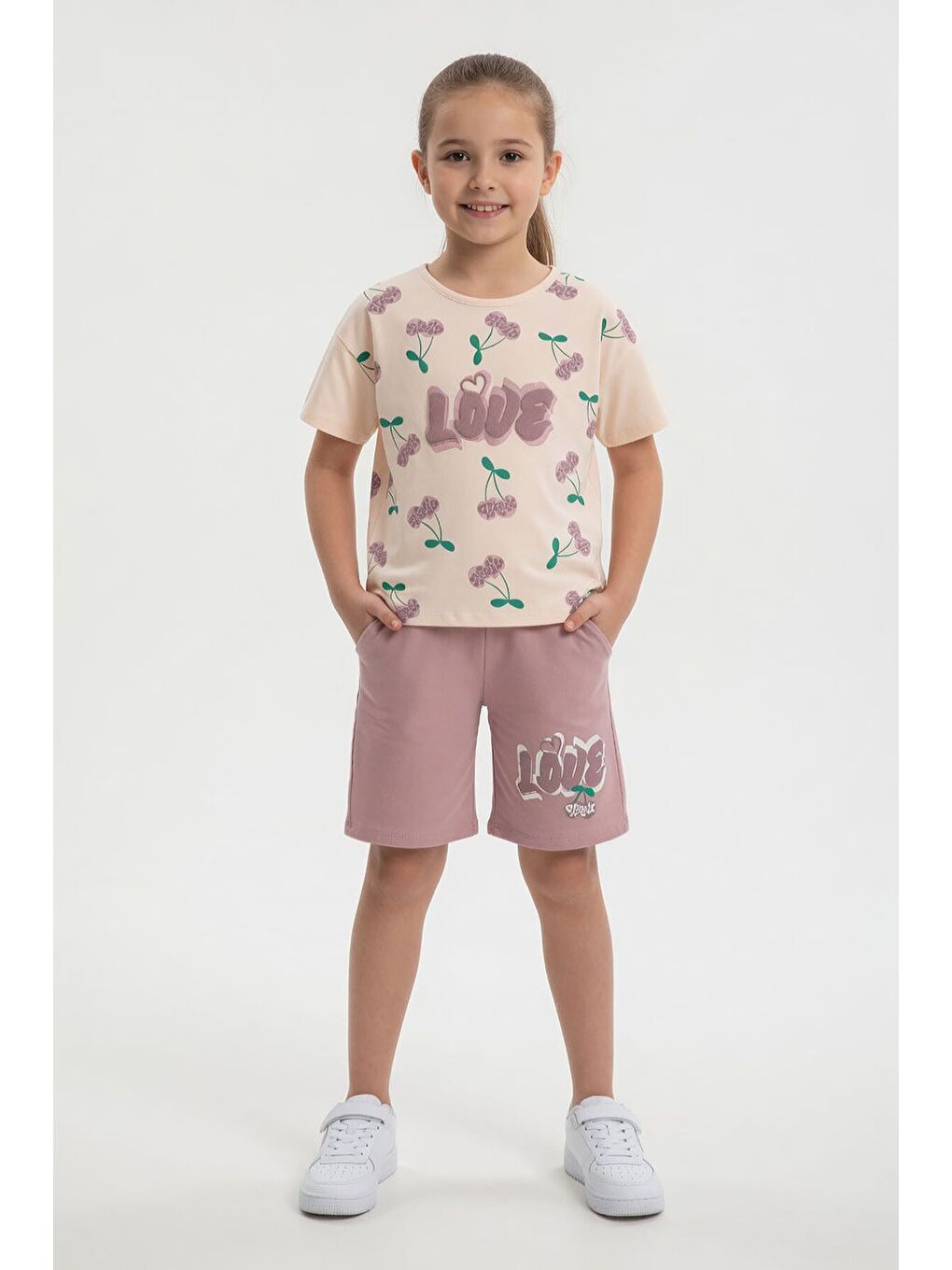 Pembe Gül Kurusu Kiraz Desenli Love Yazılı Tişörtlü Kız Çocuk Şortlu Takım 23899