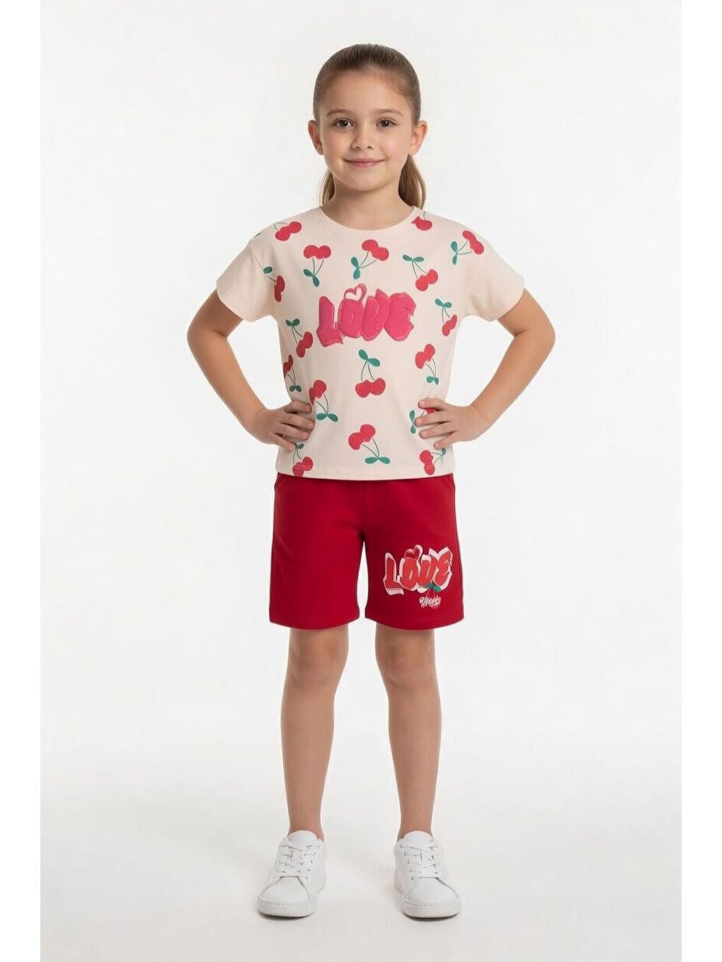 Kırmızı Kiraz Desenli Love Yazılı Tişörtlü Kız Çocuk Şortlu Takım 23897