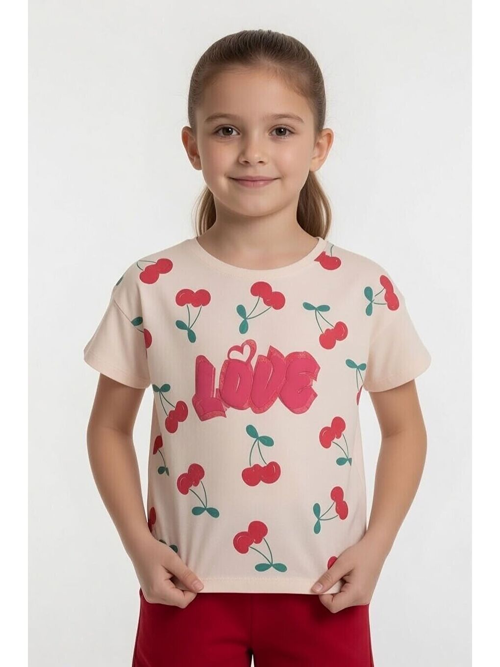 Kırmızı Kiraz Desenli Love Yazılı Tişörtlü Kız Çocuk Şortlu Takım 23897-2