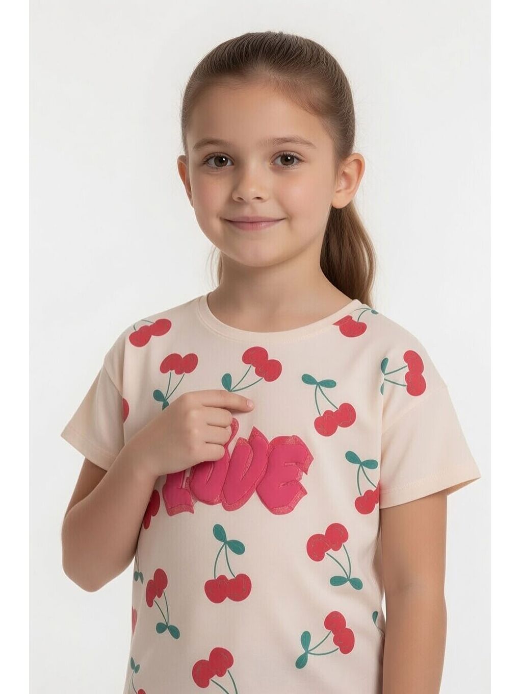 Kırmızı Kiraz Desenli Love Yazılı Tişörtlü Kız Çocuk Şortlu Takım 23897-3