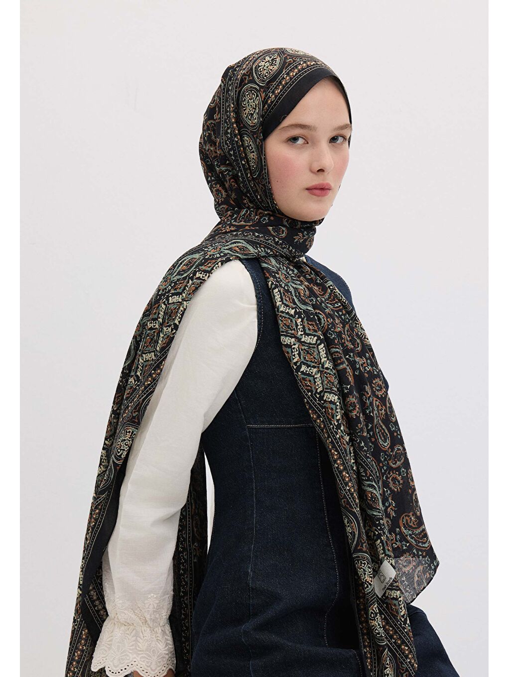 Irene Desen Şal Siyah-1