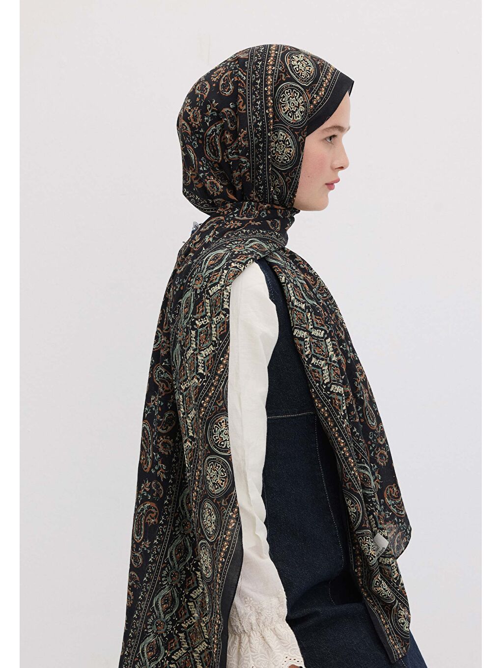Irene Desen Şal Siyah-2