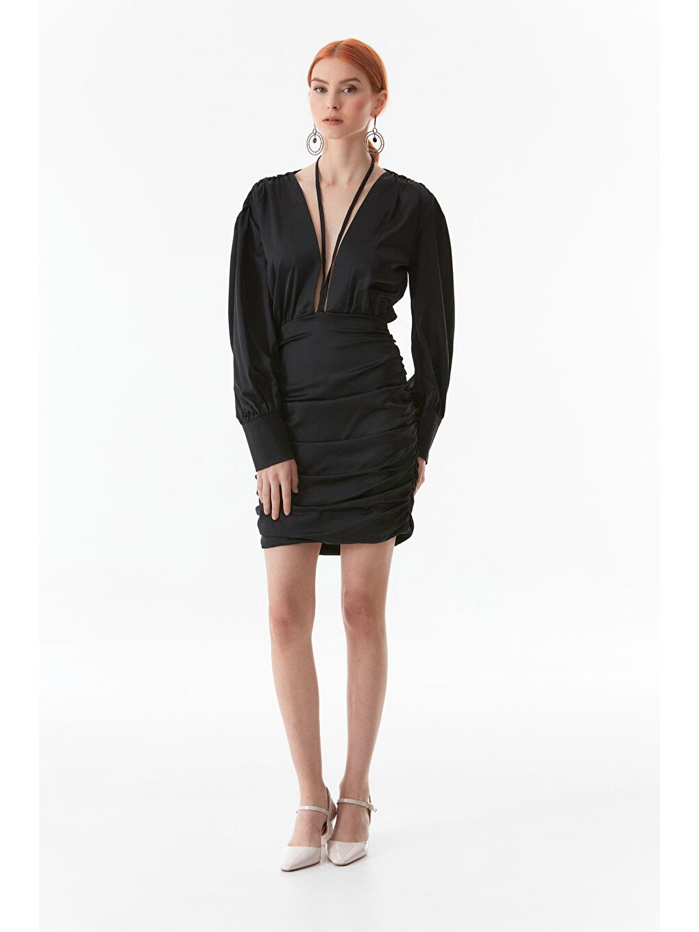 Siyah Boyundan Bağlamalı Yanları Büzgülü Elbise-1