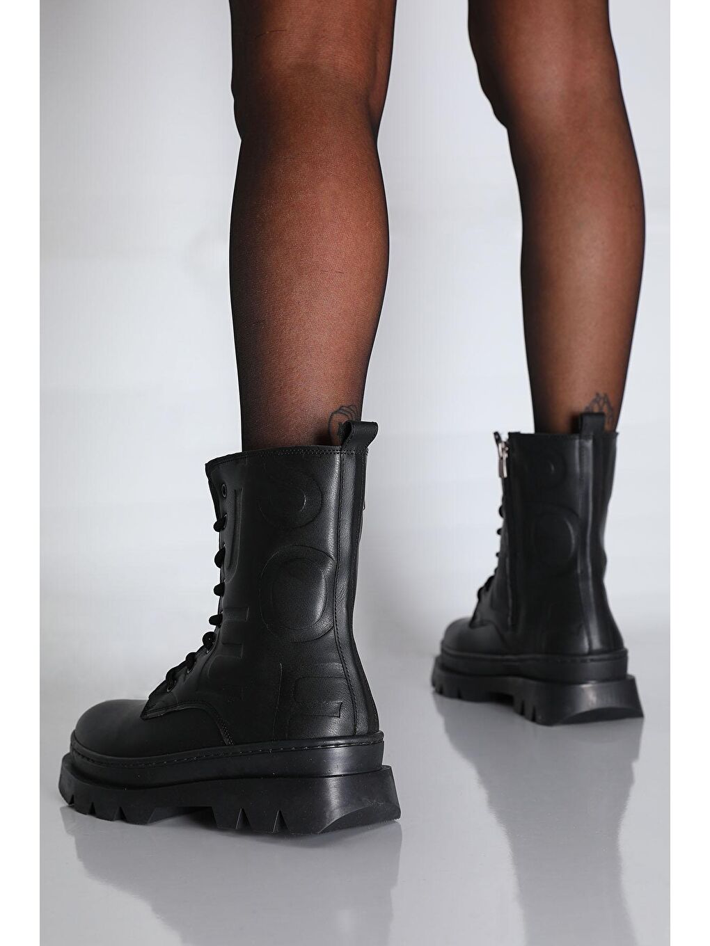 Siyah Kadın Bağcıklı Fermuarlı Bot-1