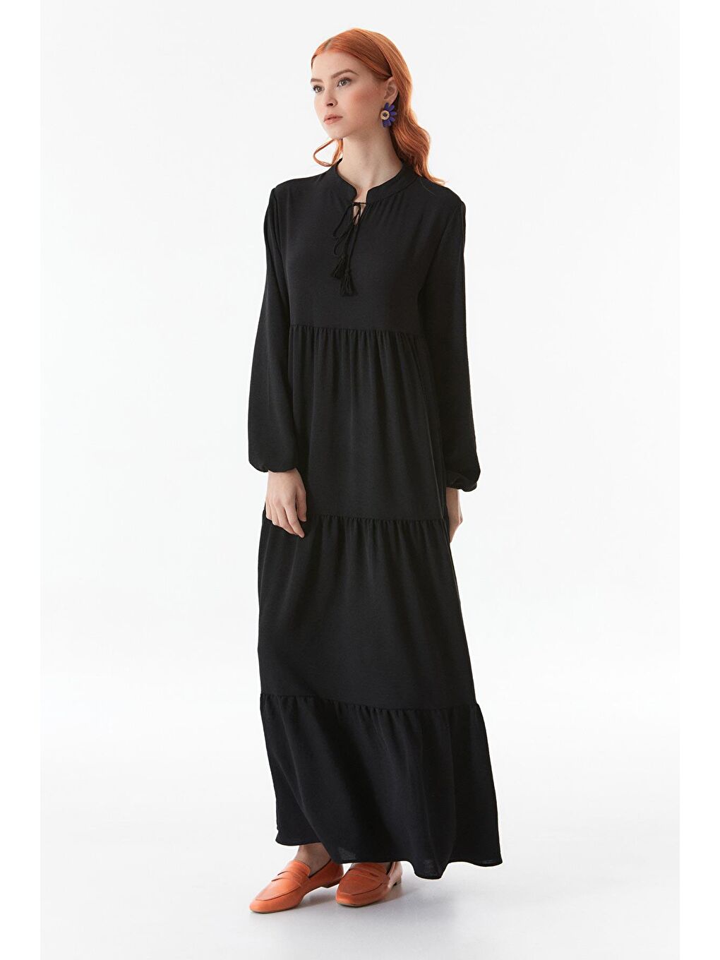 Siyah Yakası Bağlamalı Büyük Beden Elbise