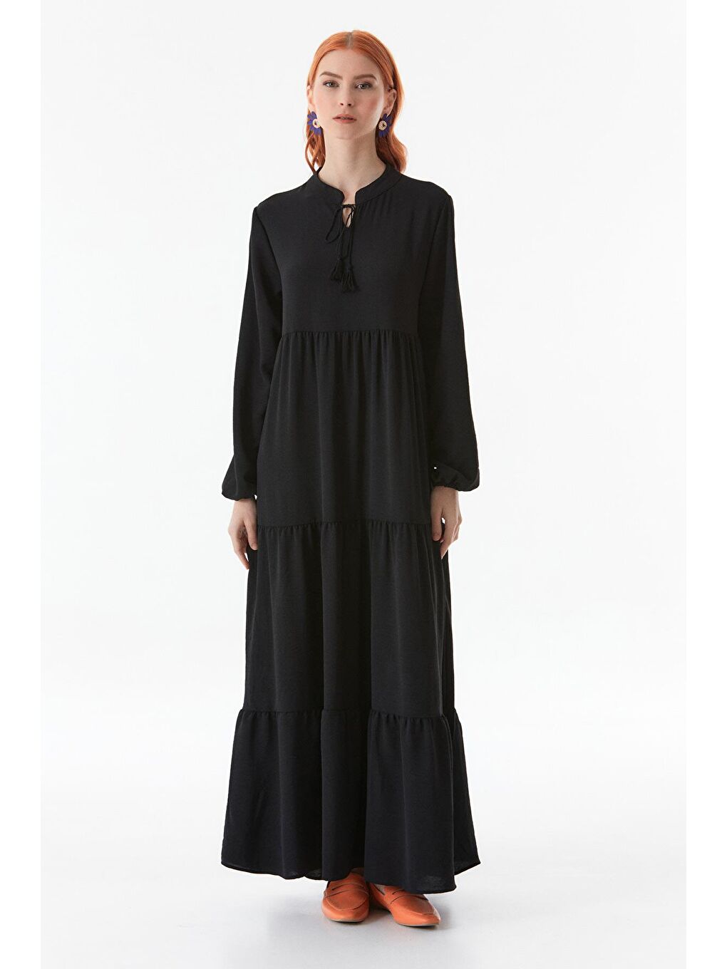 Siyah Yakası Bağlamalı Büyük Beden Elbise-1