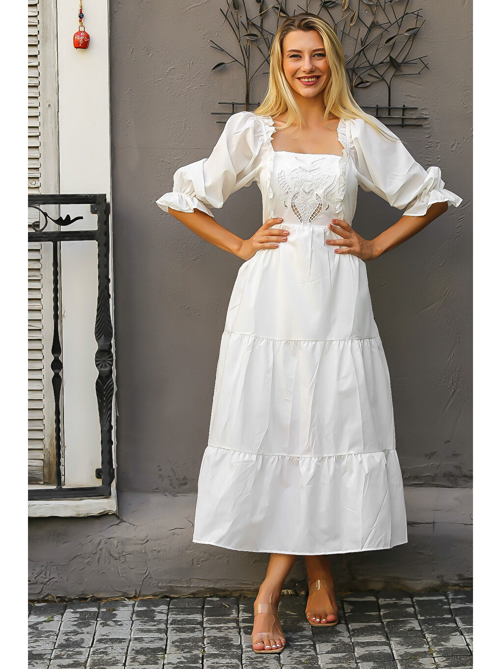 Beyaz Kare Yaka Balon Kol Düz Renk Brodeli Nakışlı Dokuma Elbise