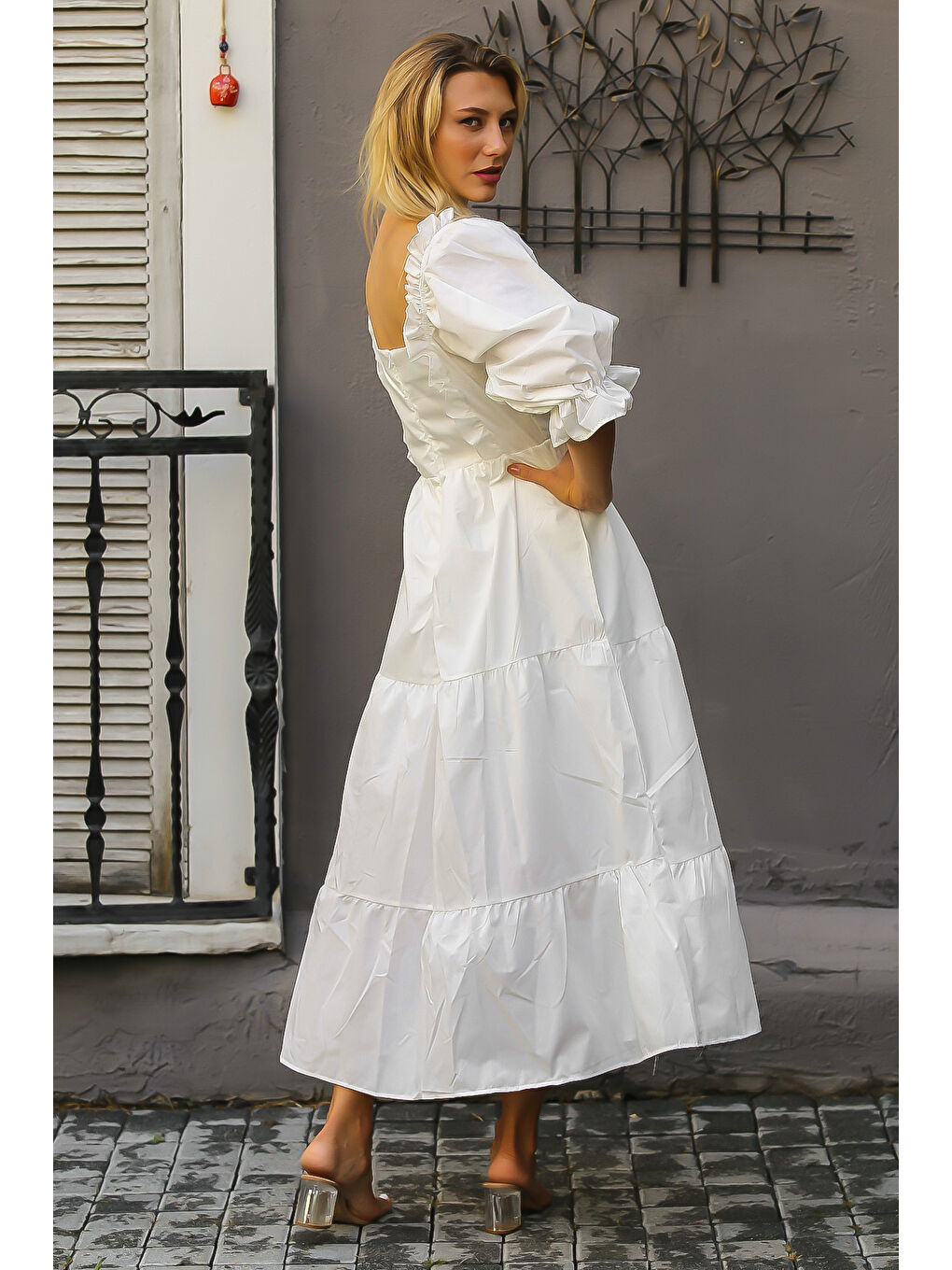 Beyaz Kare Yaka Balon Kol Düz Renk Brodeli Nakışlı Dokuma Elbise-1