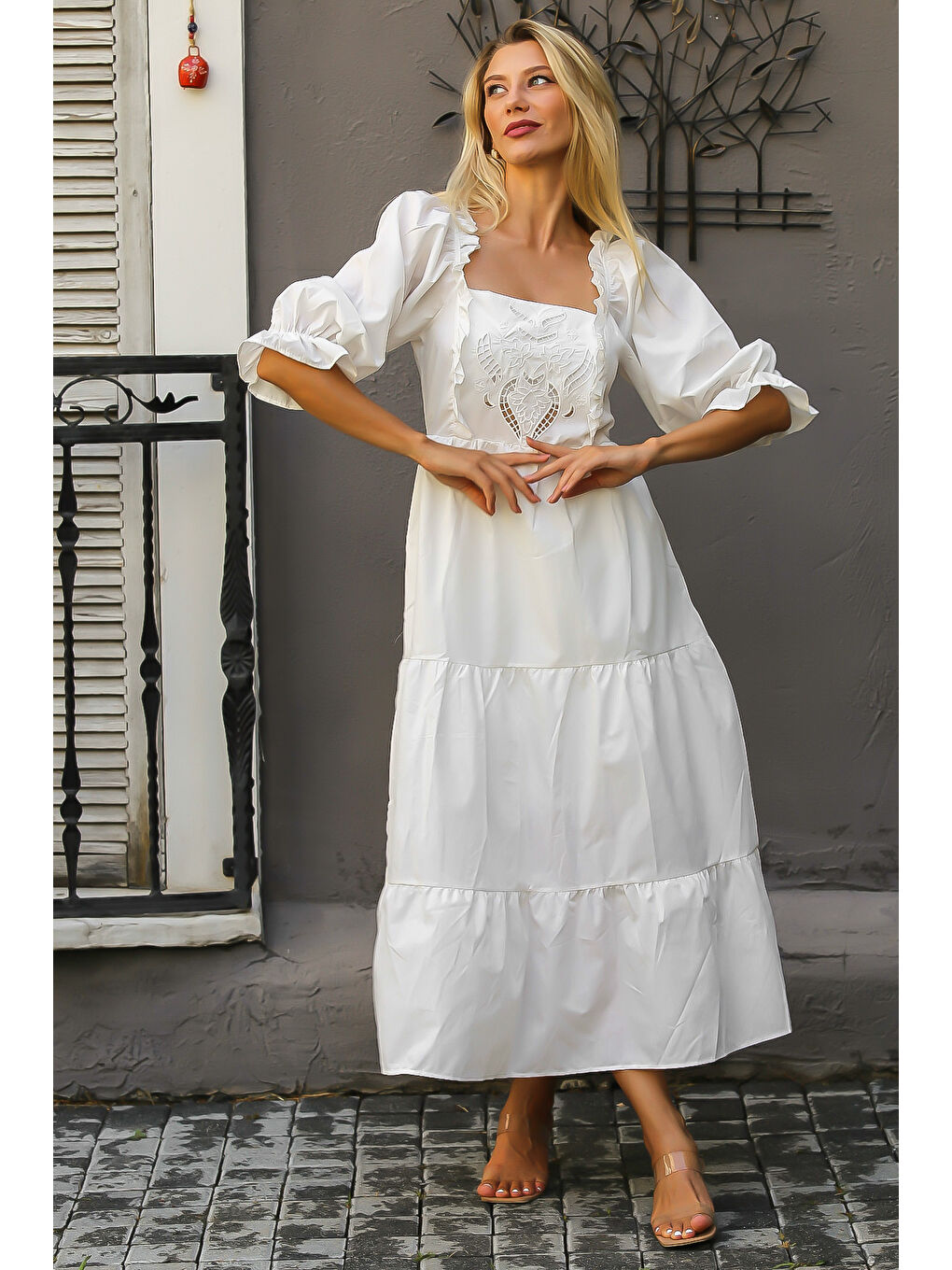 Beyaz Kare Yaka Balon Kol Düz Renk Brodeli Nakışlı Dokuma Elbise-3