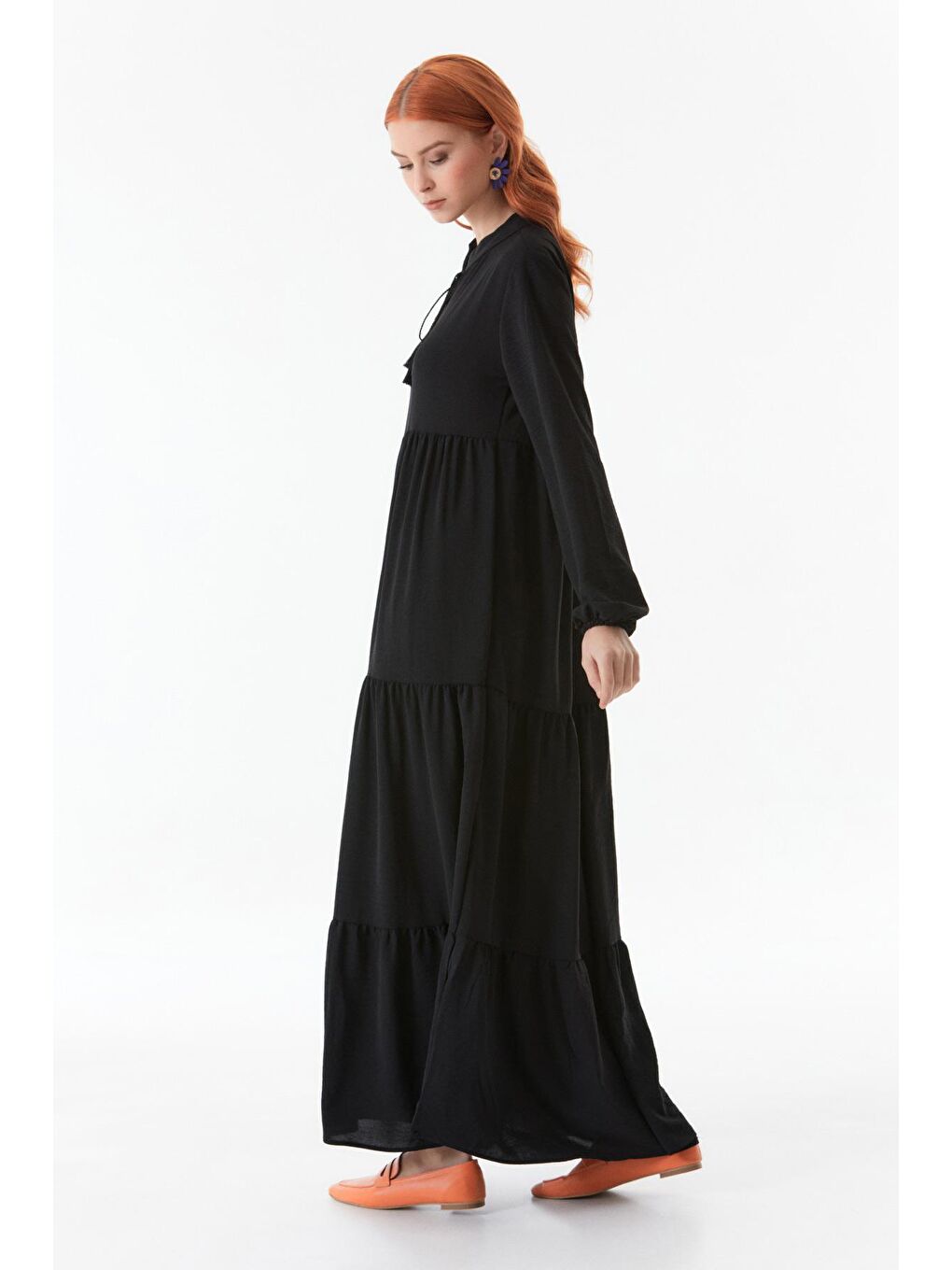 Siyah Yakası Bağlamalı Büyük Beden Elbise-3