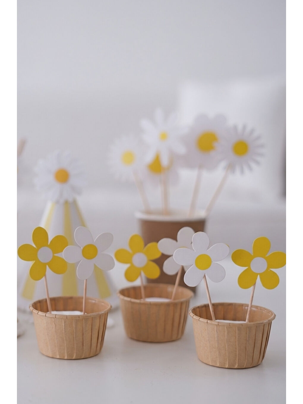 Beyaz 8'li Papatya Figürlü Kürdan Pasta Süsü-1