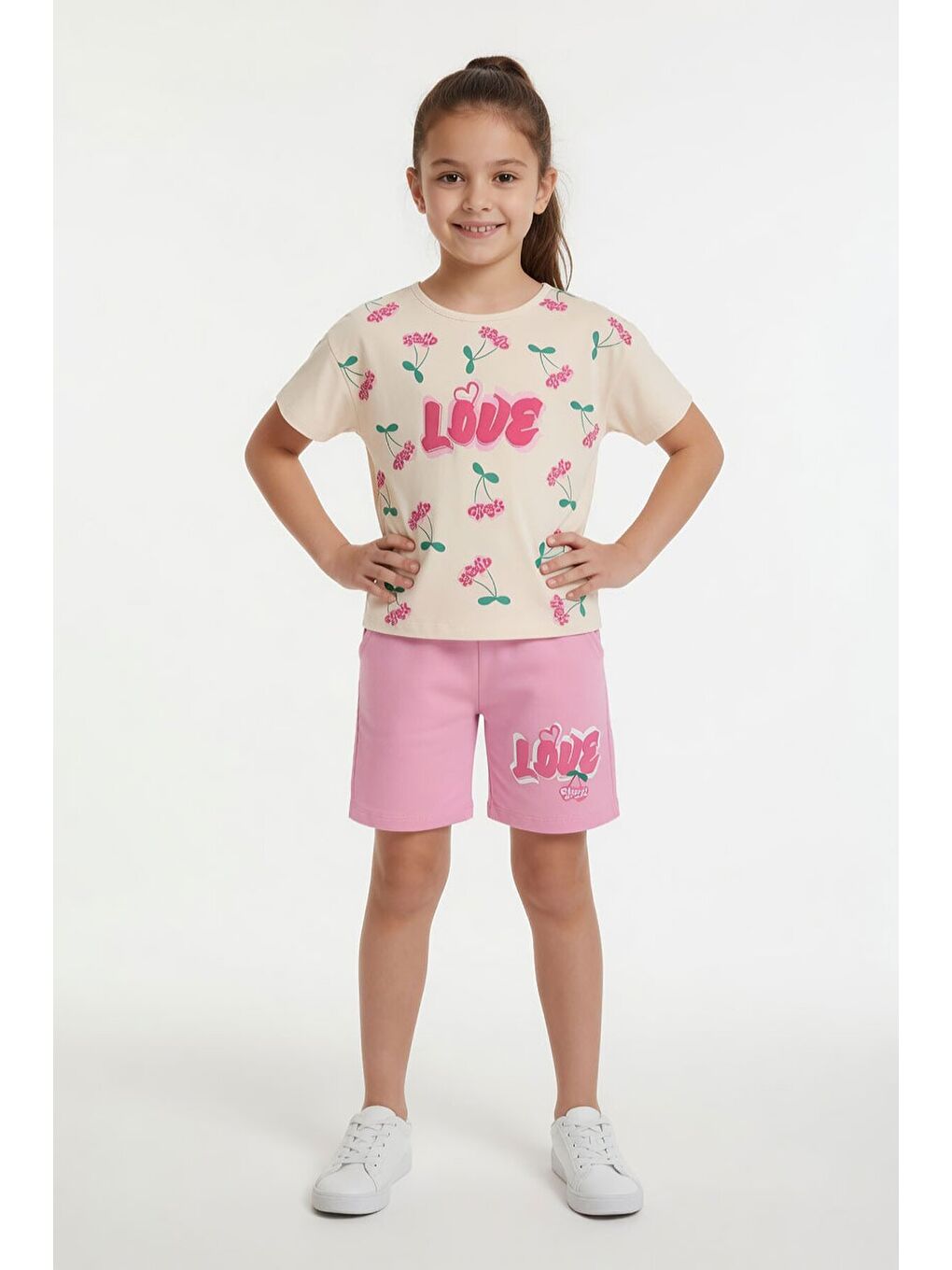Pembe Kiraz Desenli Love Yazılı Tişörtlü Kız Çocuk Şortlu Takım 23896-1