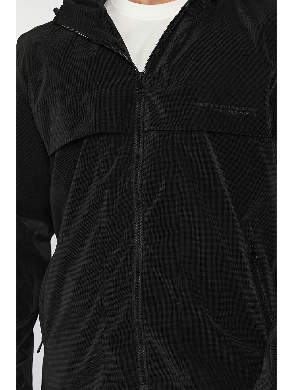 Siyah Erkek Kapüşonlu Astarlı Mevsimlik Mont-3