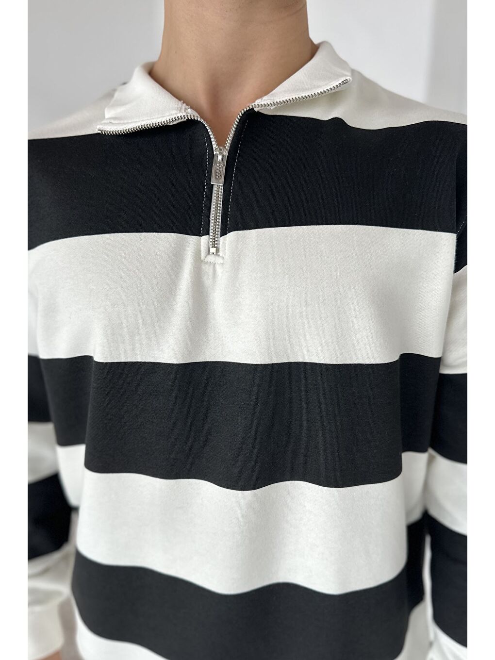 Siyah Yarım Fermuarlı Renk Garnili Erkek Sweatshirt-3