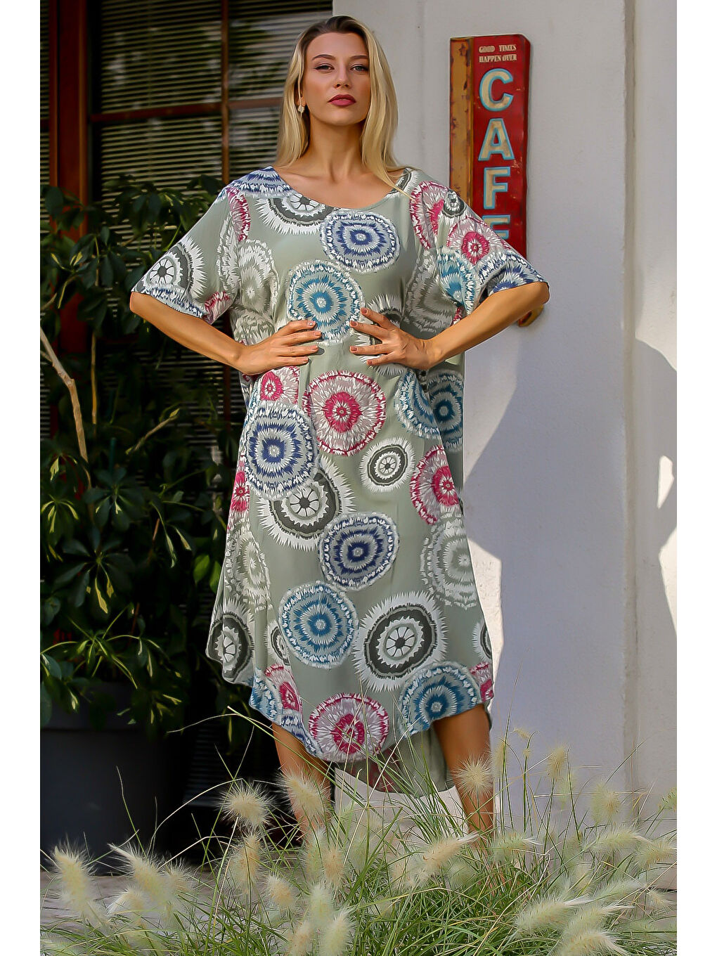 İtalyan Haki Yuvarlak Yaka Kısa Kol Desenli Dokuma Elbise