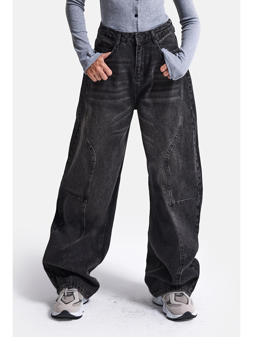 Gri Kadın Koyu Füme 2w6-1 Barrel Fit Kalp Jakron Detaylı Denim Jean-2