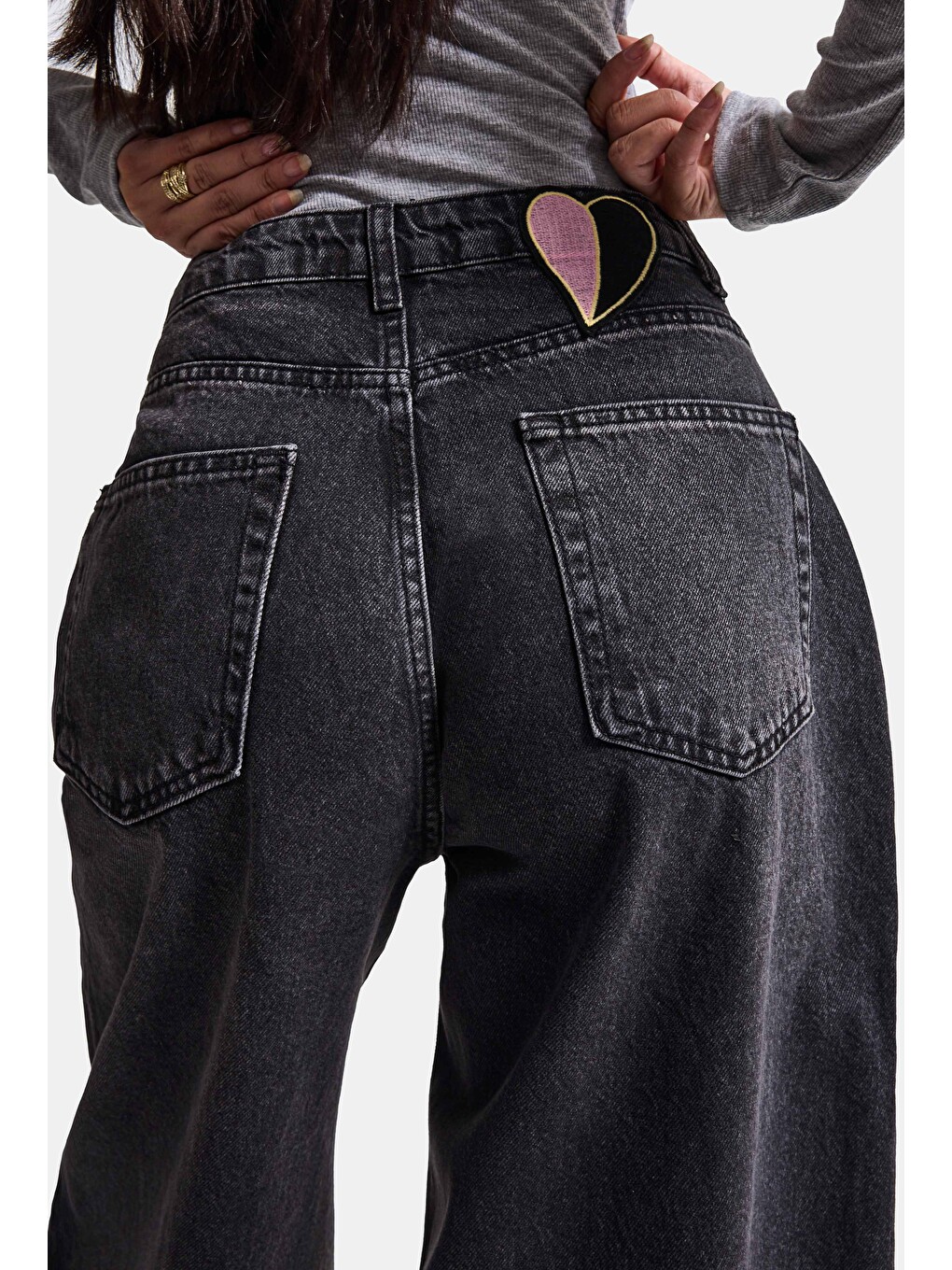 Gri Kadın Koyu Füme 2w6-1 Barrel Fit Kalp Jakron Detaylı Denim Jean-3