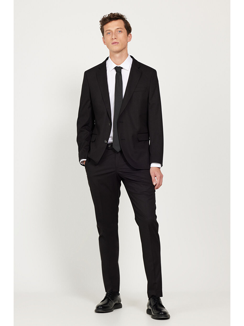 Erkek Siyah Regular Fit Geniş Kesim Mono Yaka Takım Elbise-1