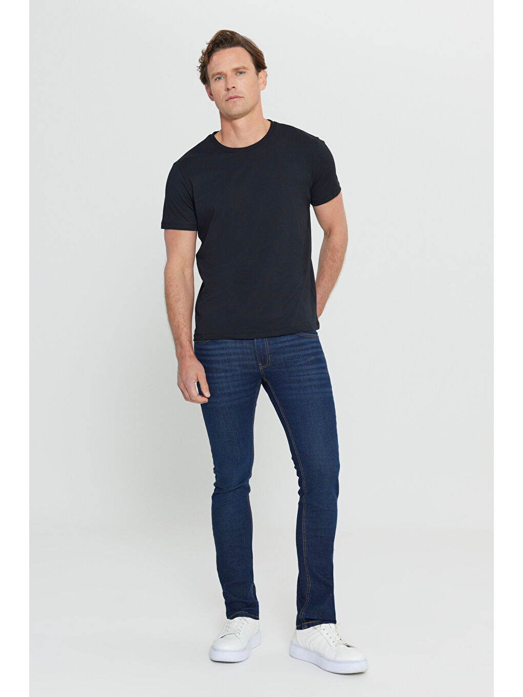 Erkek Siyah Slim Fit Dar Kesim %100 Pamuk Bisiklet Yaka Kısa Kollu Tişört-3