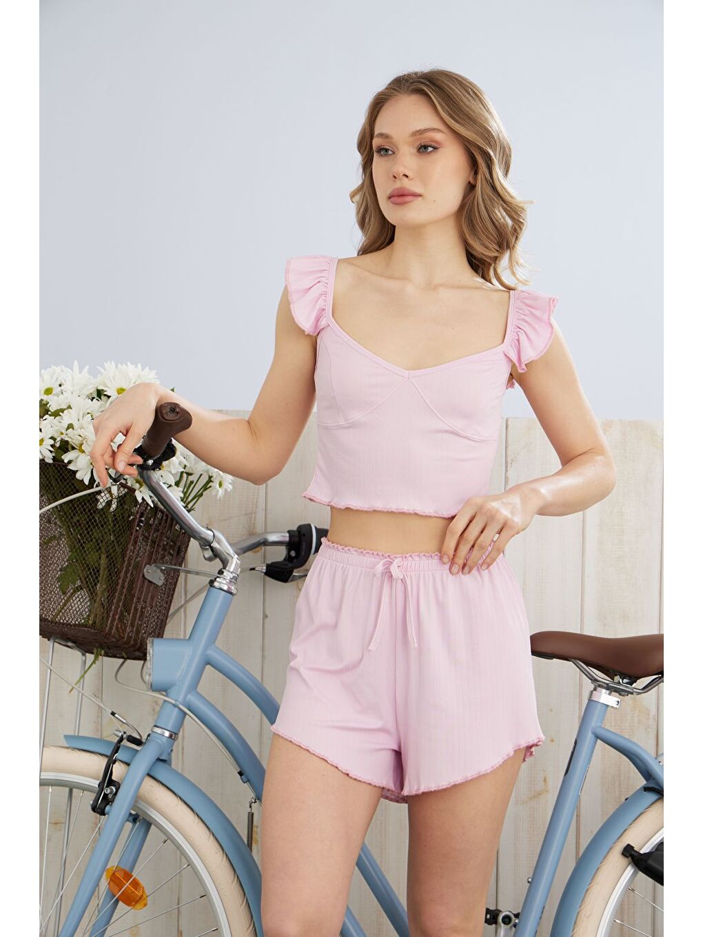 Pembe Kadın Fırfır Detaylı Yüksek Kaliteli Fitilli Crop Şortlu Takım