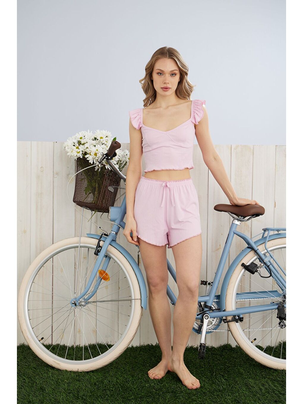 Pembe Kadın Fırfır Detaylı Yüksek Kaliteli Fitilli Crop Şortlu Takım-1
