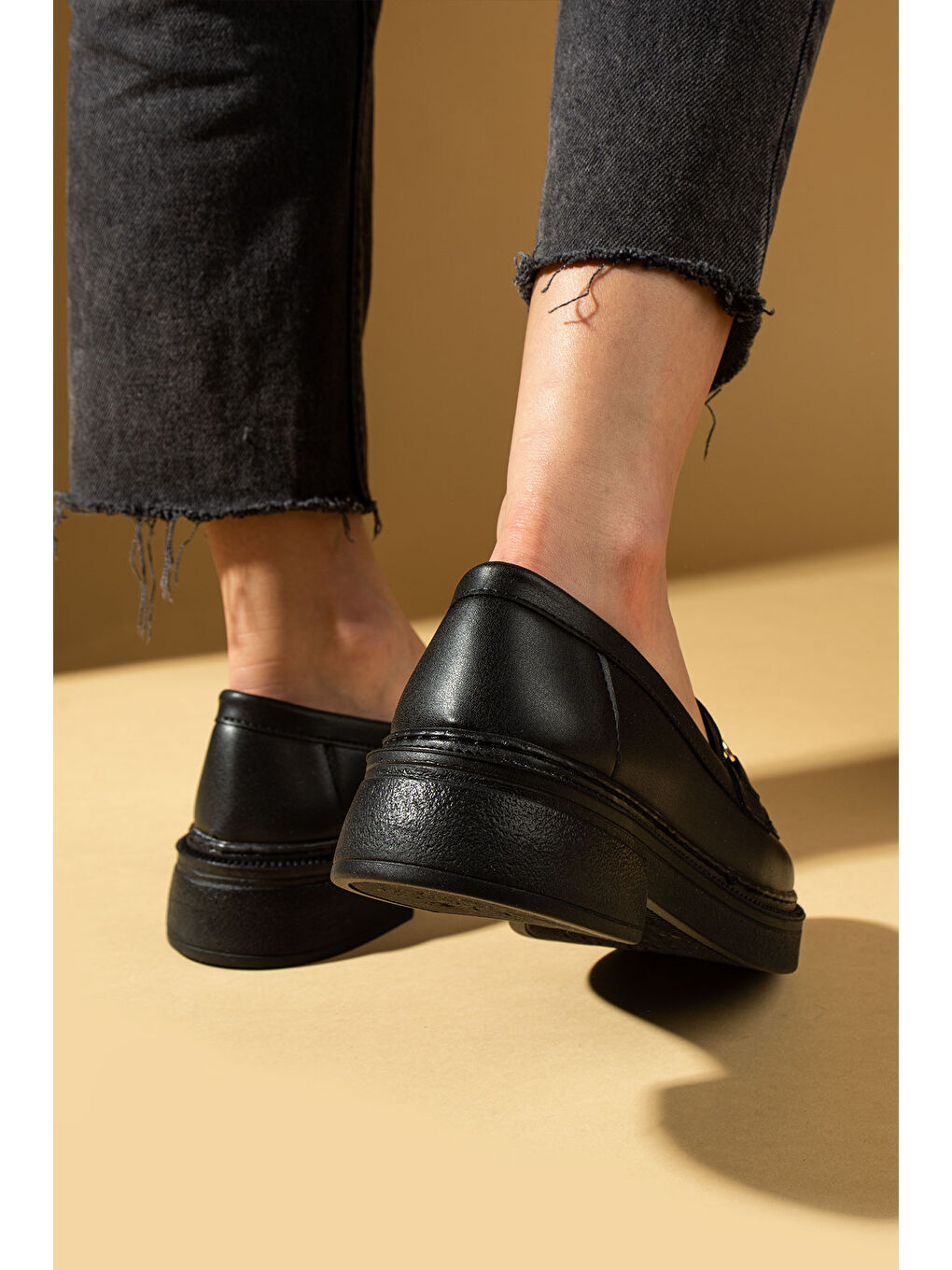 Siyah Yüksek Taban Toka Detaylı Kadın Loafer 43-1803-25Cilt-2