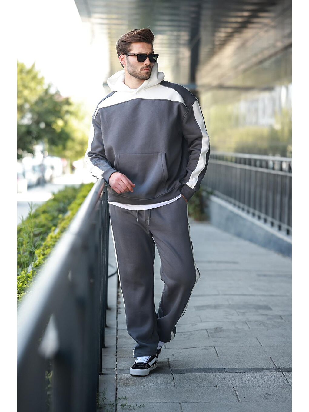 Gri Füme Kapüşonlu Şerit Detaylı Erkek Eşofman Takımı E7326