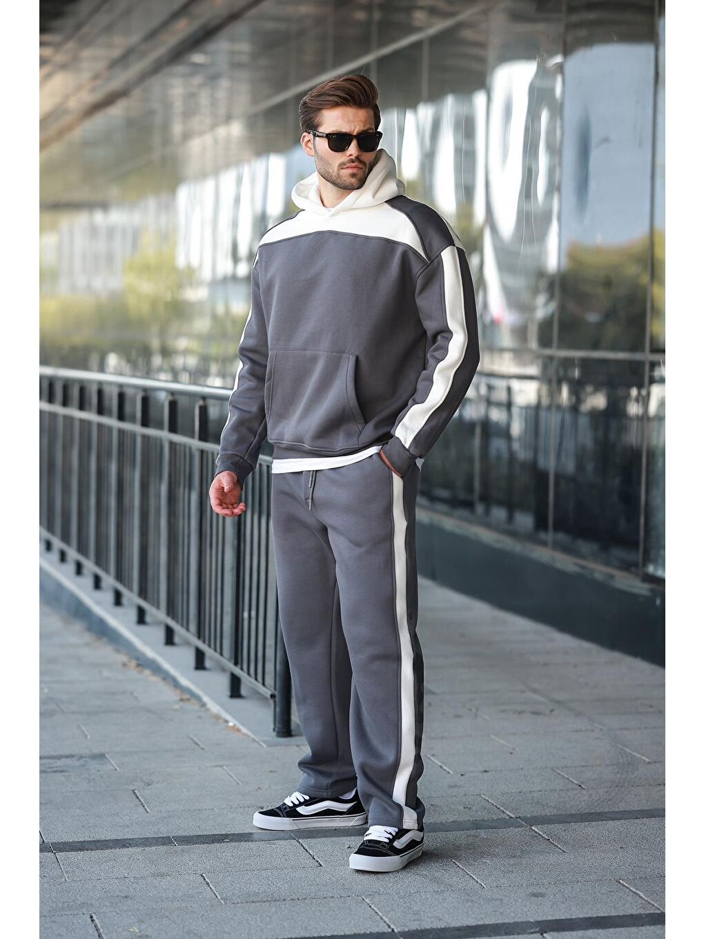 Gri Füme Kapüşonlu Şerit Detaylı Erkek Eşofman Takımı E7326-1