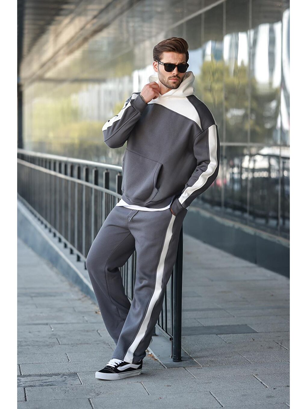 Gri Füme Kapüşonlu Şerit Detaylı Erkek Eşofman Takımı E7326-2