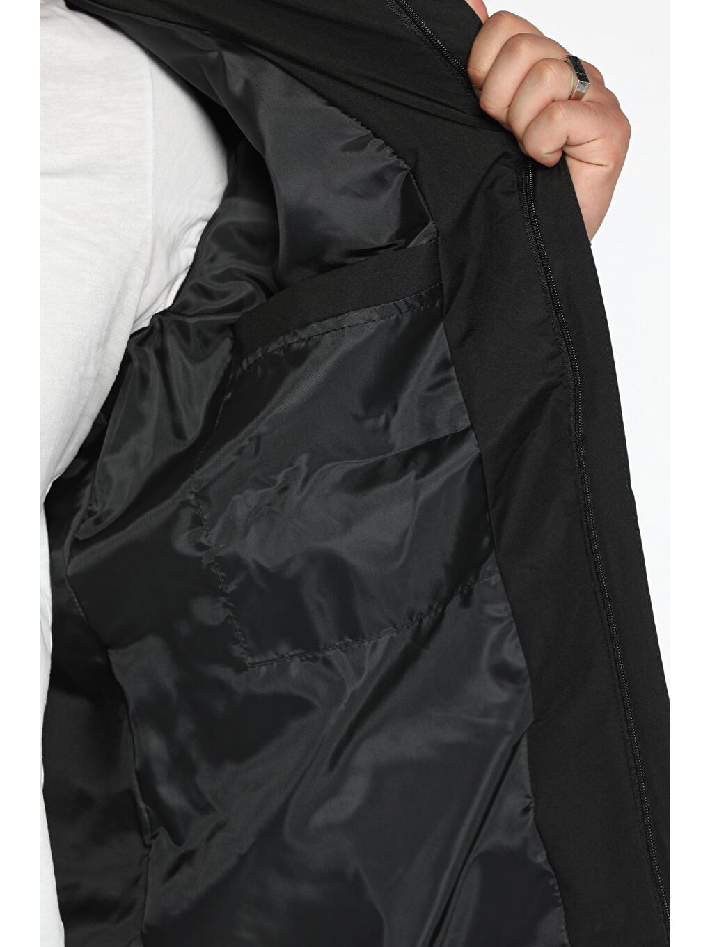 Siyah Kapüşonlu Astarlı Erkek Mevsimlik Mont-5