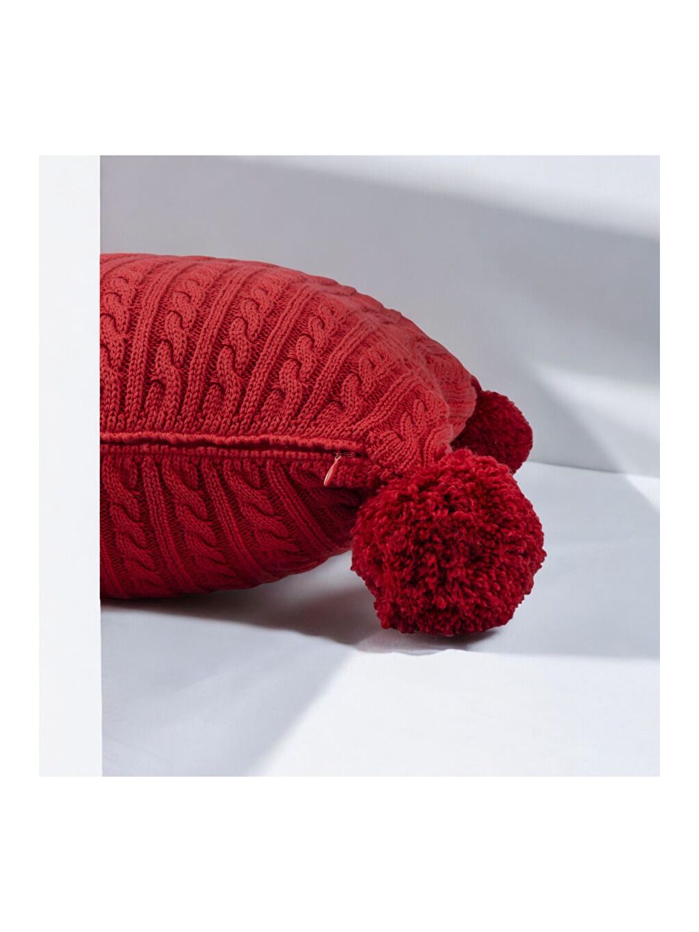 Örgü Model Kırmızı Ponponlu Handmade Dekoratif Kırlent Kılıfı-1
