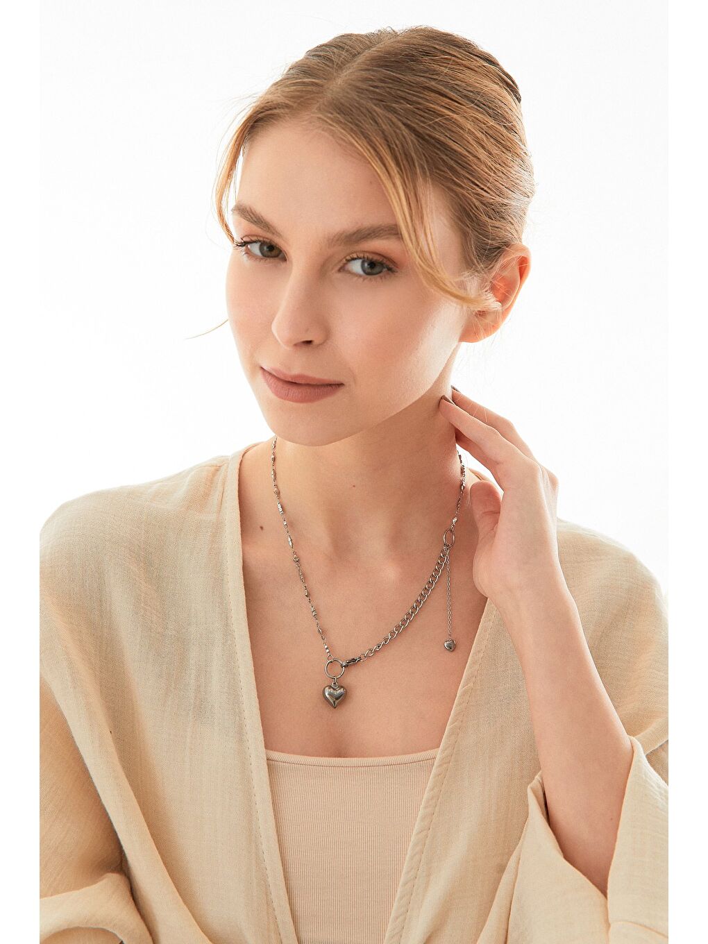 Gri Halka Detaylı Zincirli Çelik Kalp Kolye