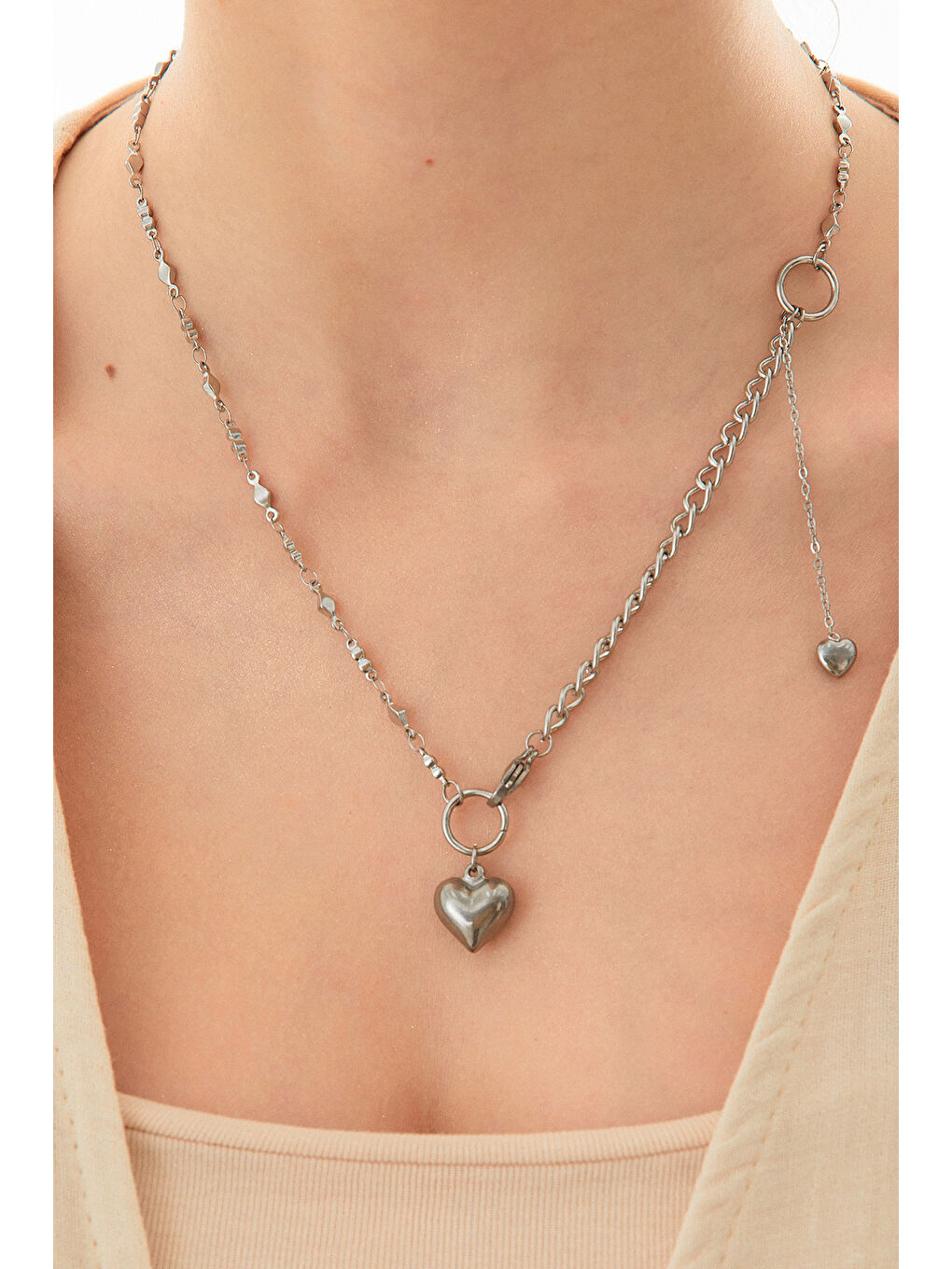 Gri Halka Detaylı Zincirli Çelik Kalp Kolye-1