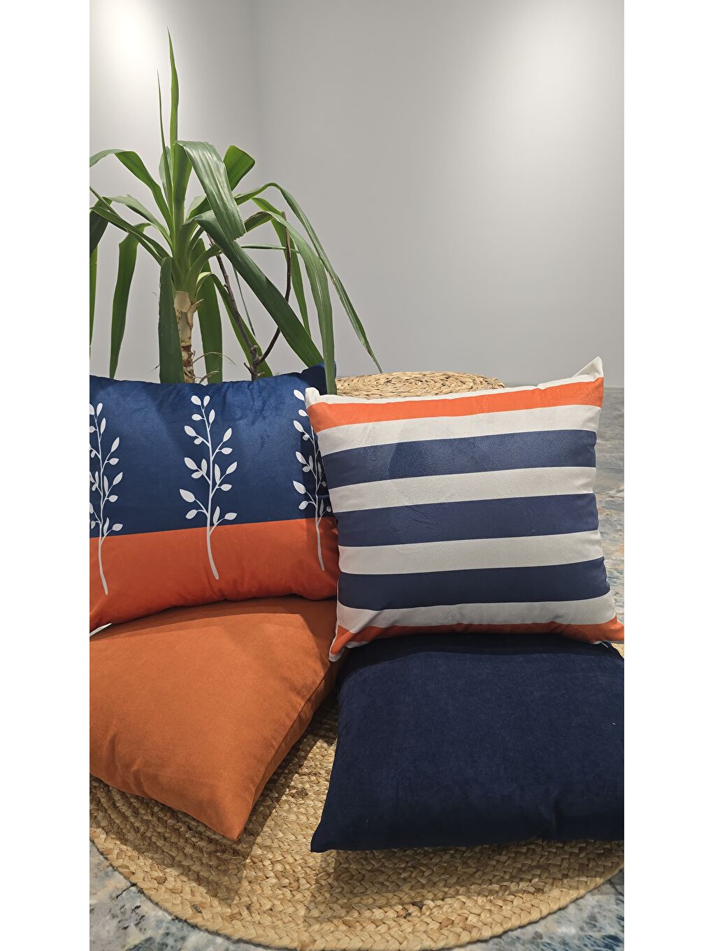 Lacivert Yaprak - Çizgi Desen 4 lü Modern  Dekoratif Kırlent Seti