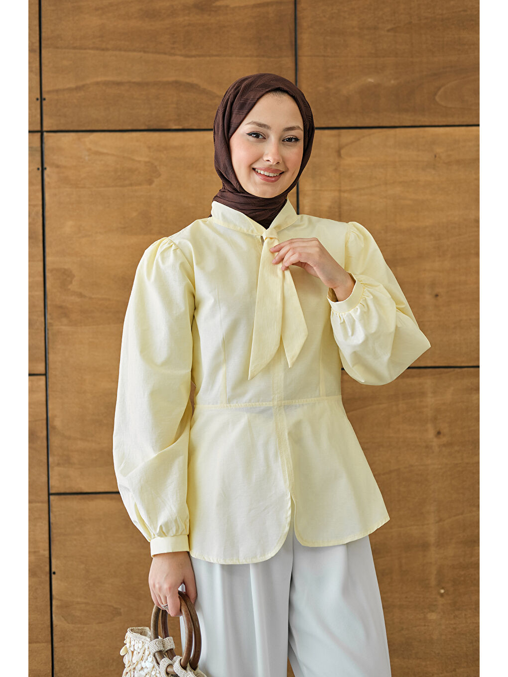 Kadın Fular Yaka Detaylı Kısa Gömlek Sarı