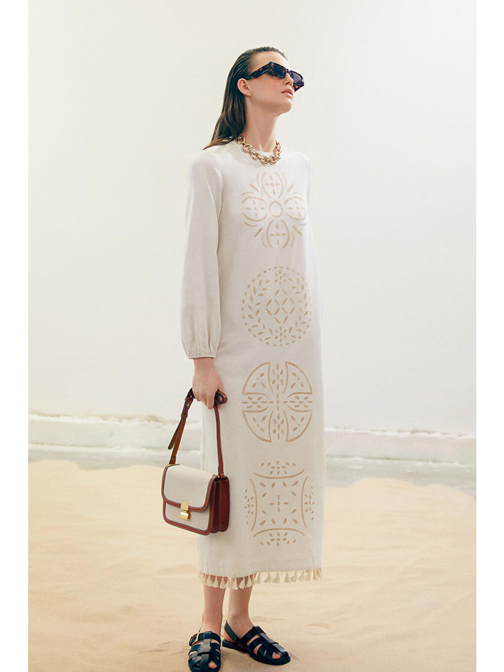Ekru Keten Dokulu Nakışlı Elbise