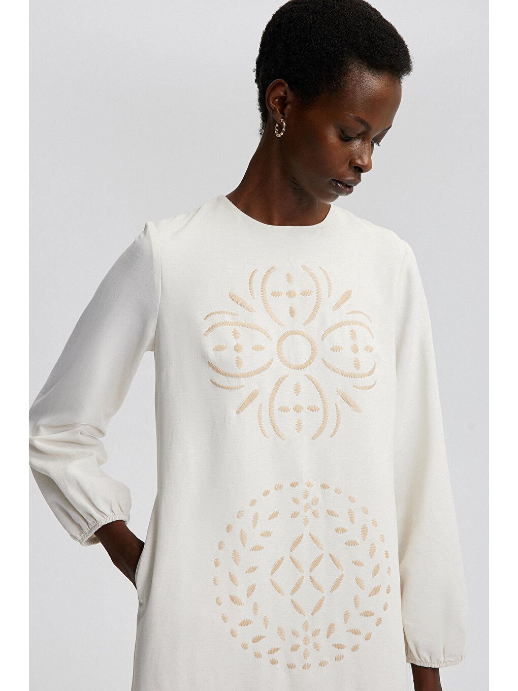 Ekru Keten Dokulu Nakışlı Elbise-5