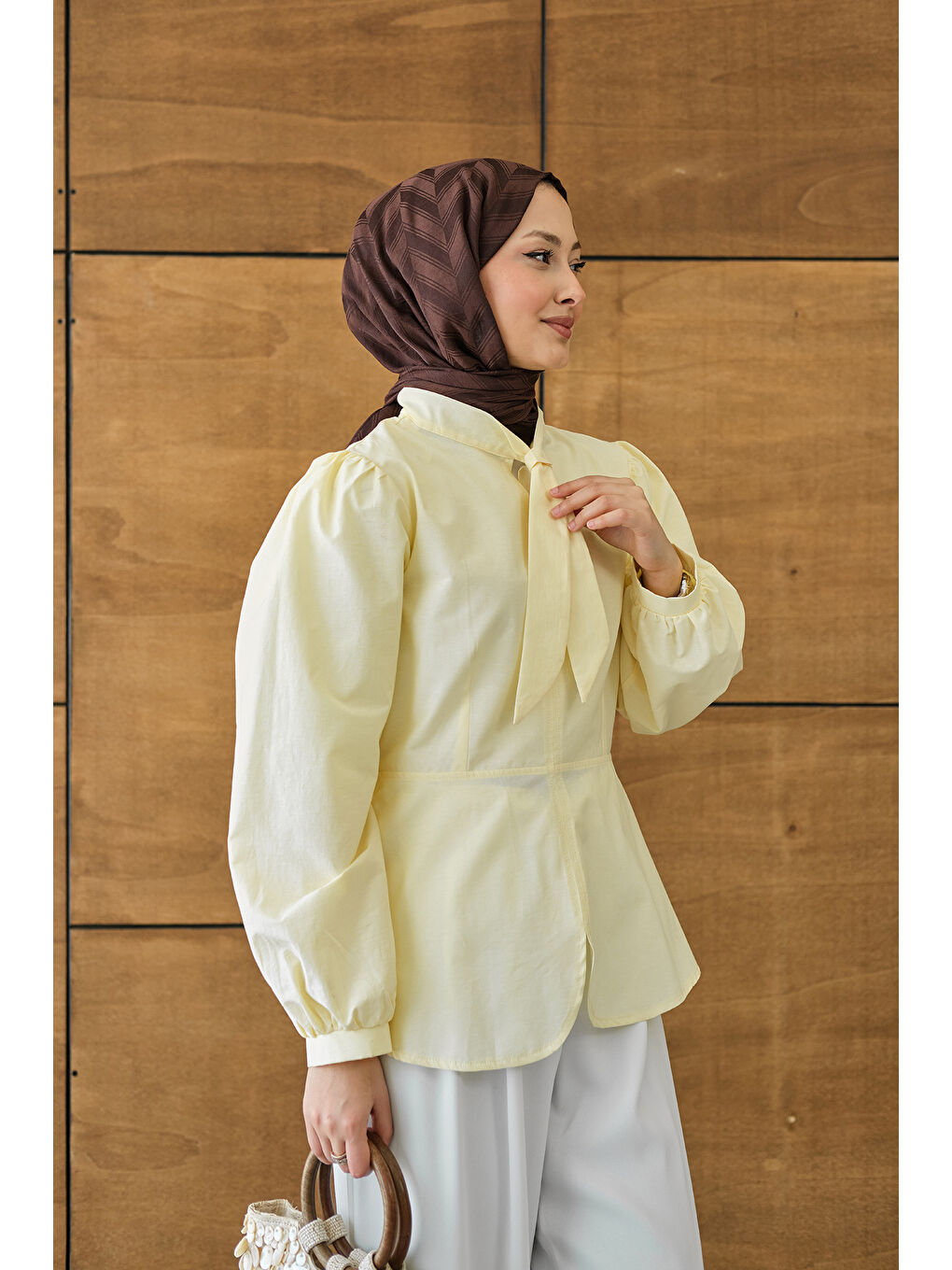 Kadın Fular Yaka Detaylı Kısa Gömlek Sarı-2