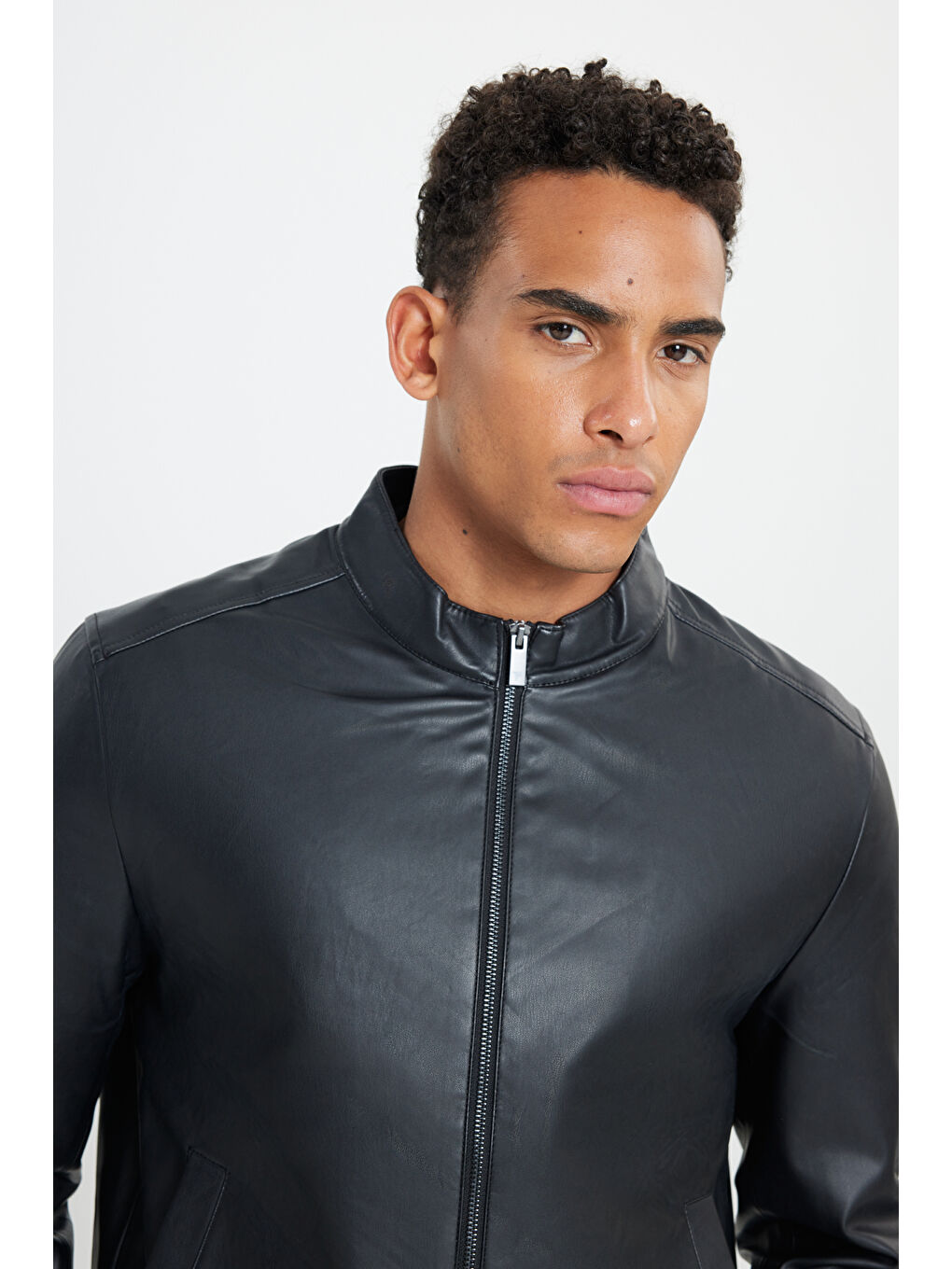 Erkek Siyah Standart Fit Normal Kesim Dik Yaka Mont-2