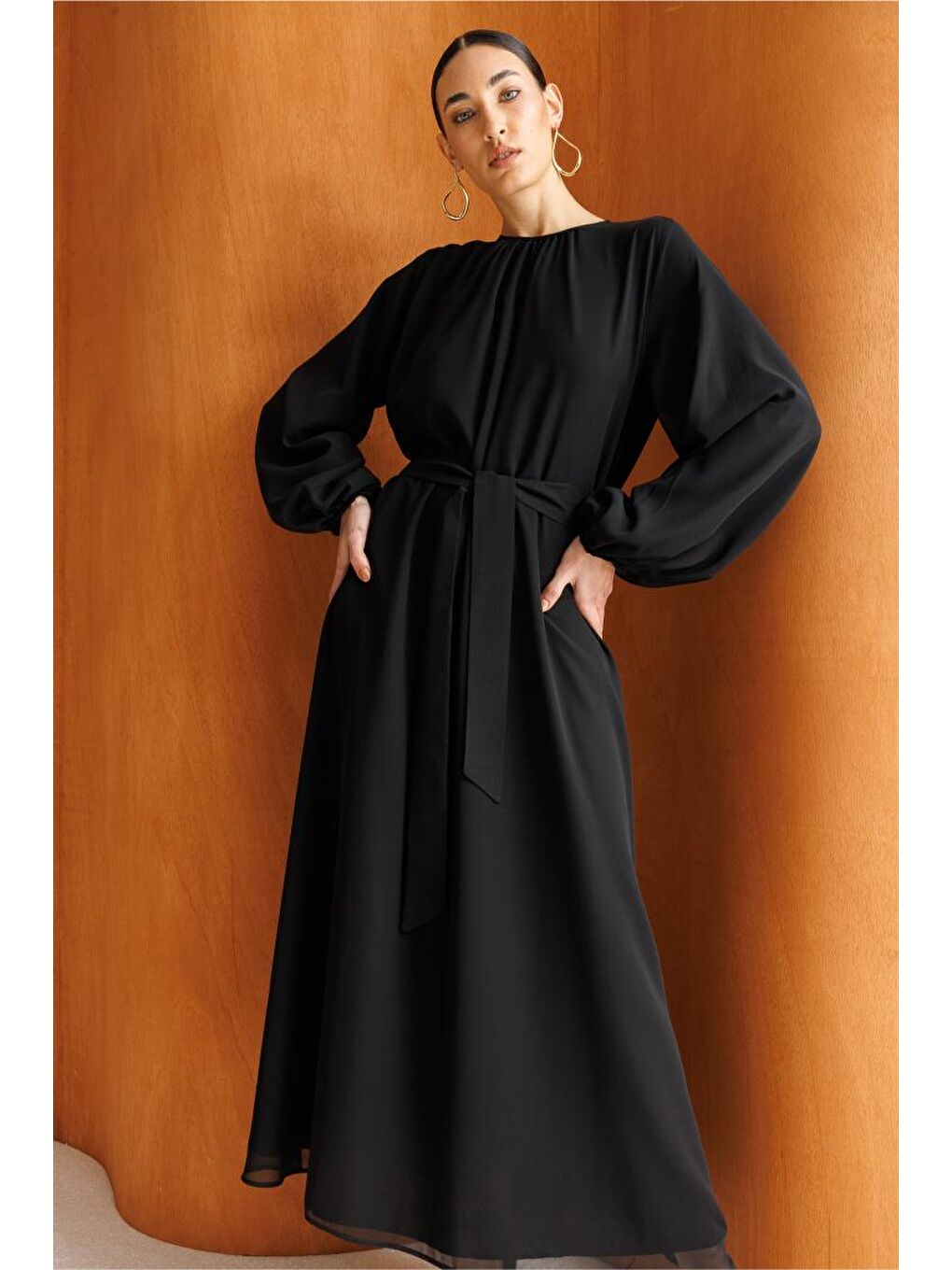 Balon Kollu Kuşaklı Siyah Maksi Şifon Elbise-2
