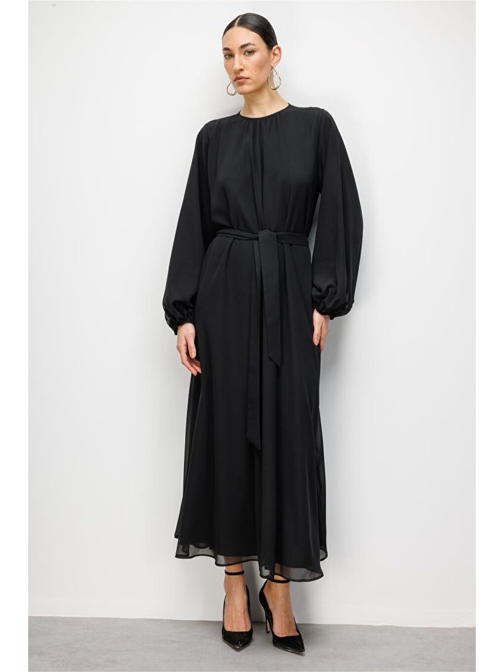 Balon Kollu Kuşaklı Siyah Maksi Şifon Elbise-3