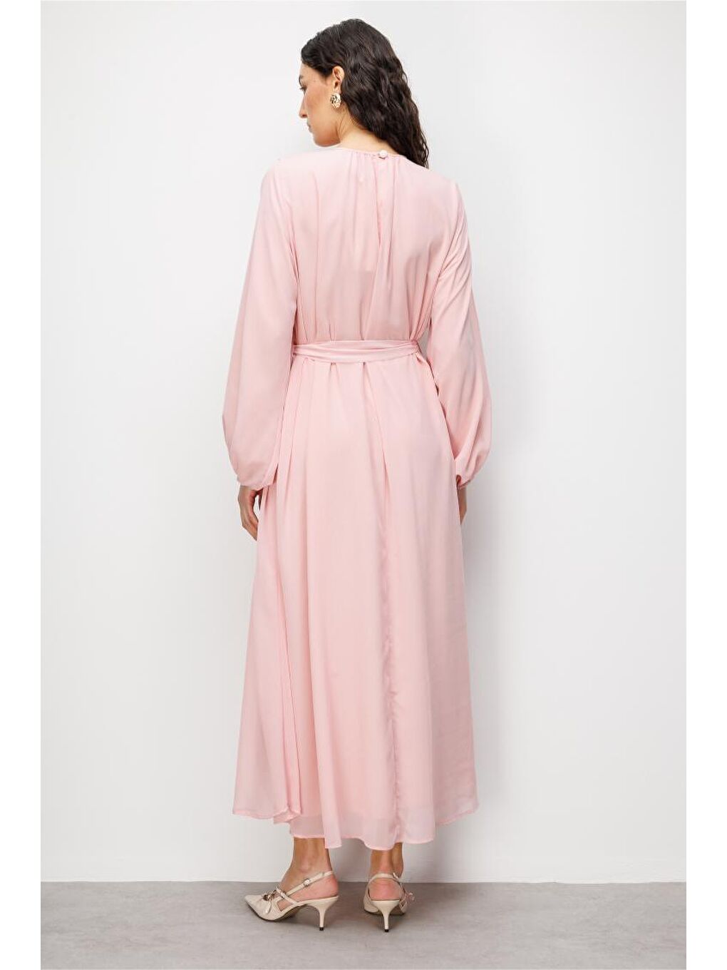 Pudra Balon Kollu Kuşaklı Pembe Maksi Şifon Elbise-4