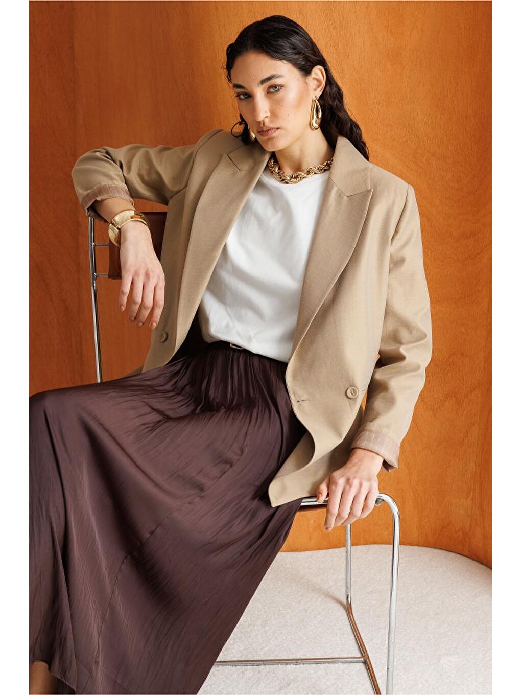 Kahverengi Kırışık Görünümlü Saten Maksi Etek-2