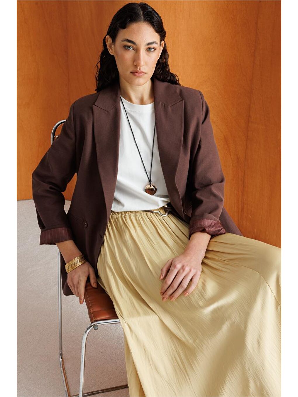 Sarı Kırışık Görünümlü Saten Maksi Etek-3