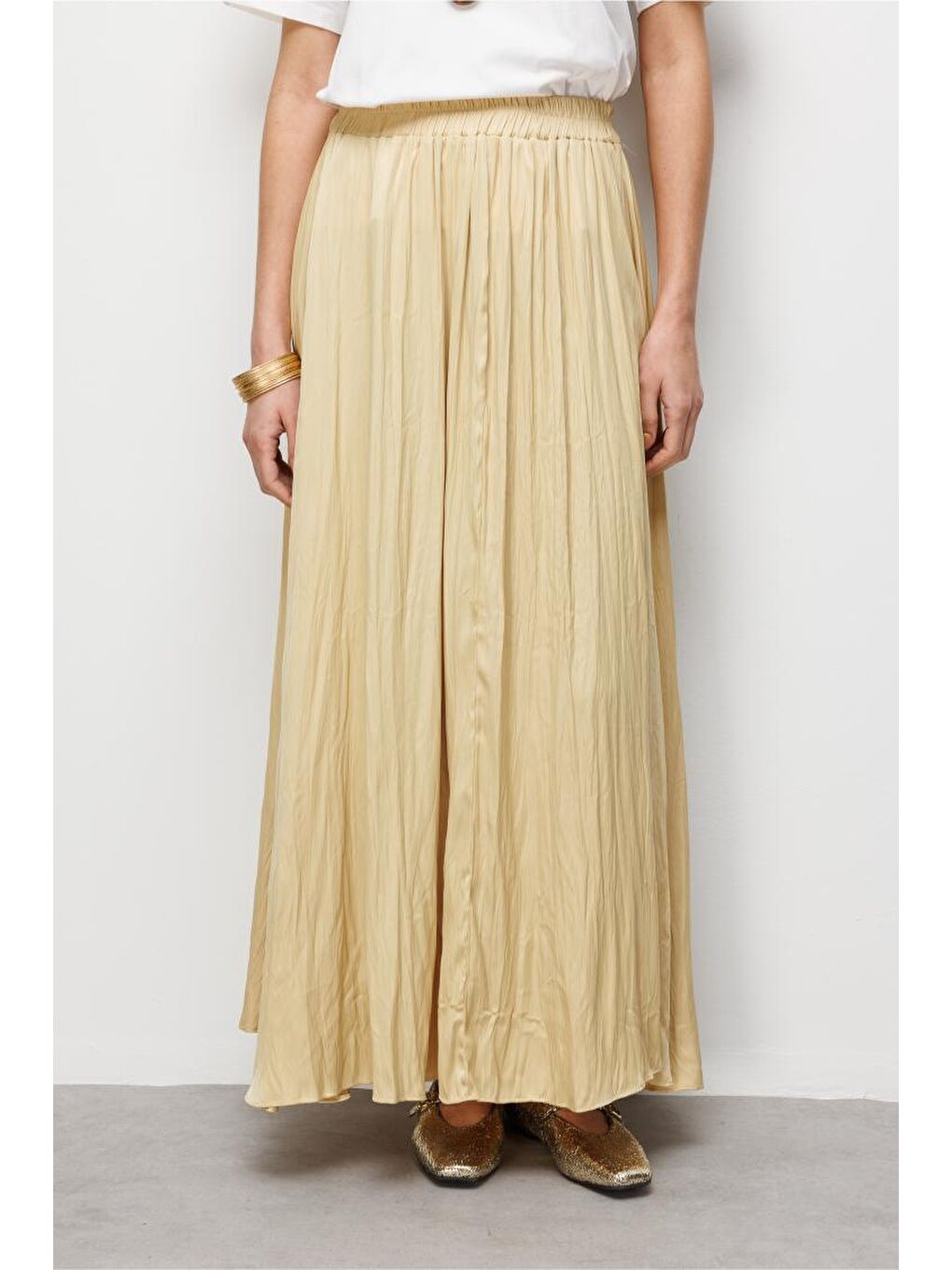 Sarı Kırışık Görünümlü Saten Maksi Etek-4